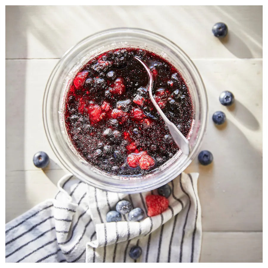 STÖRTSKÖN Scented candle in glass, Berries/red, 20 hr